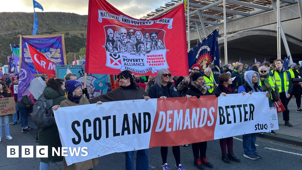 Thousands march in Edinburgh calling for poverty action