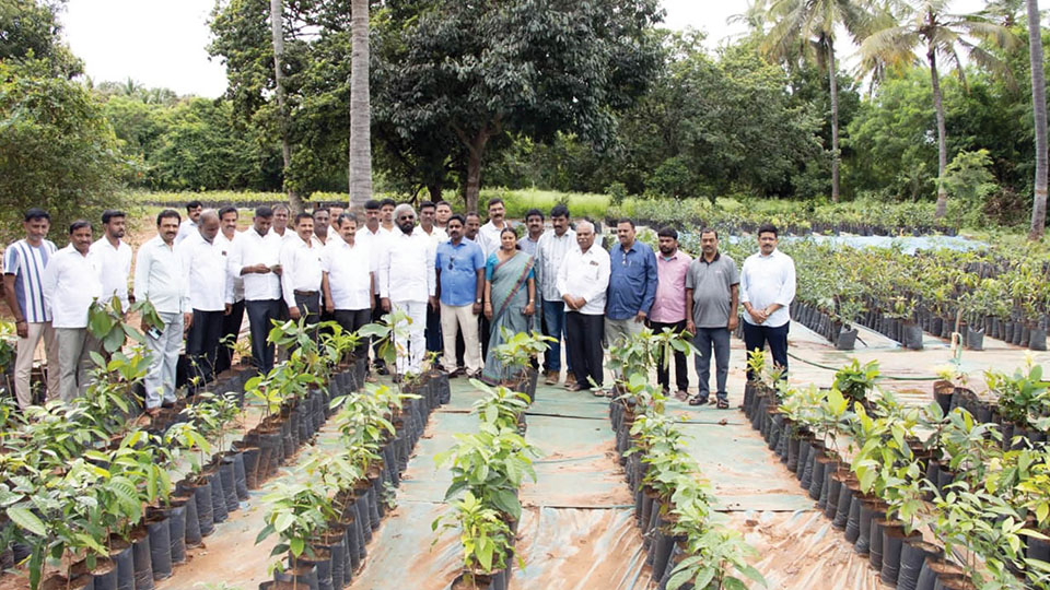 Khandre visits Green Mysuru Nursery