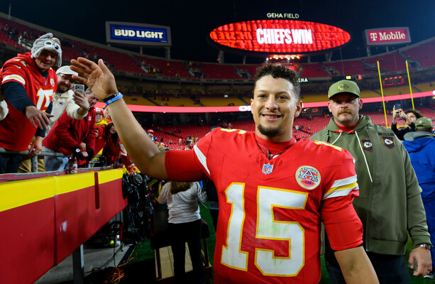 Mahomes powers Chiefs over Commanders