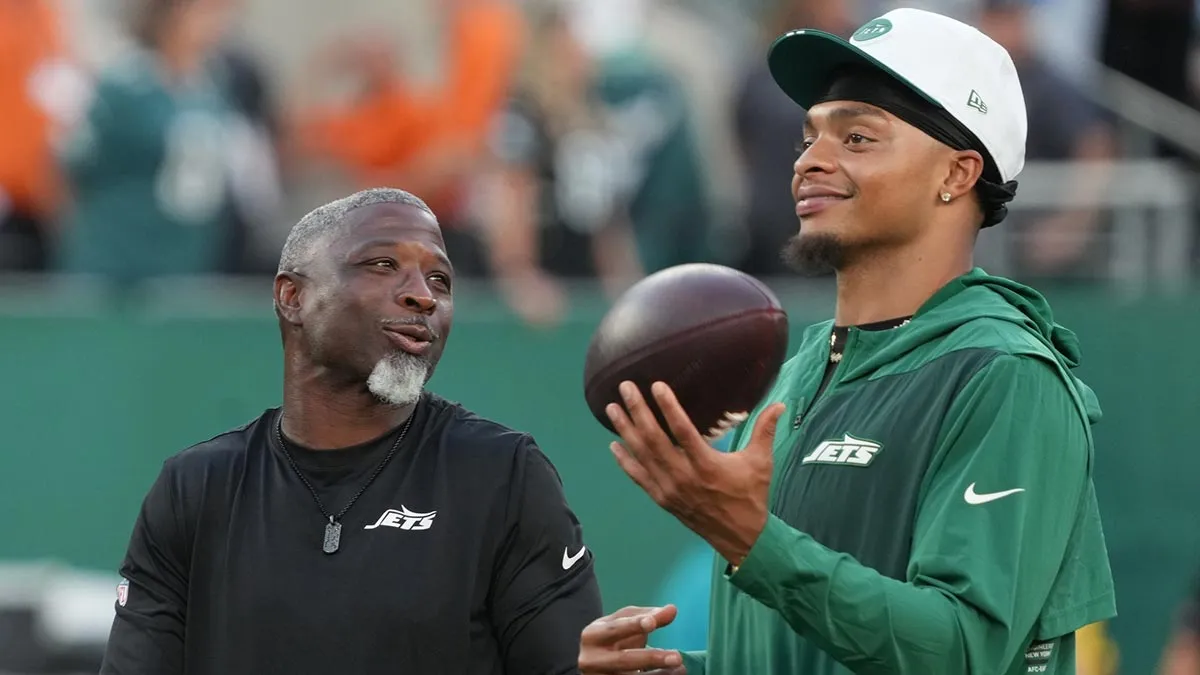 Jets’ Aaron Glenn calls out ‘unfair’ Justin Fields criticism after first win