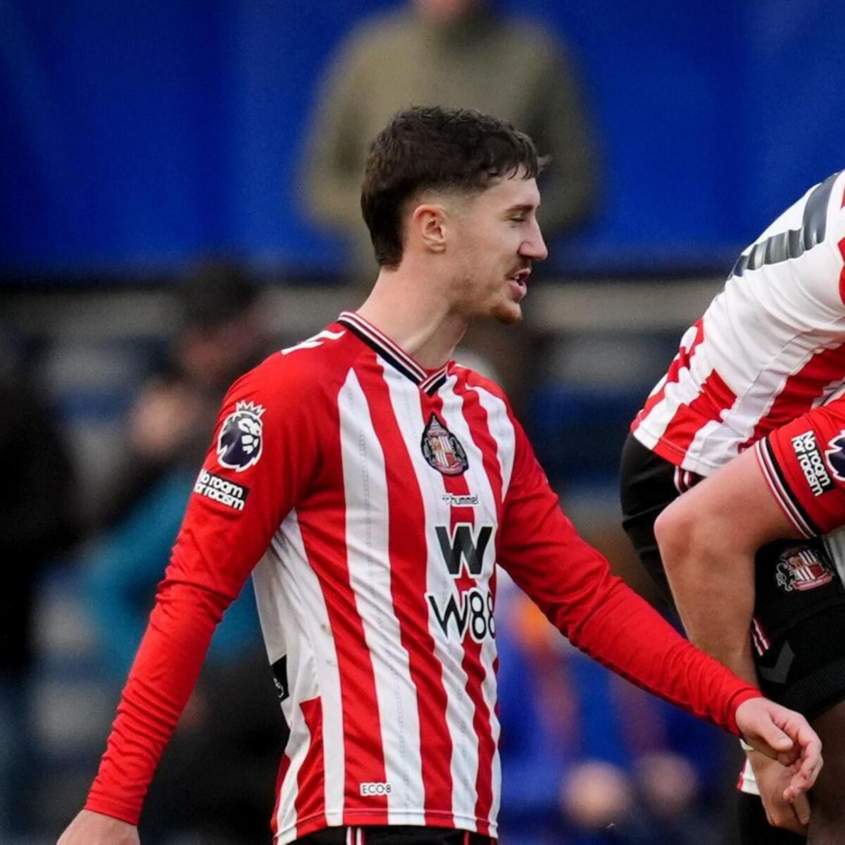 Superb Sunderland storm the Bridge to move up to second