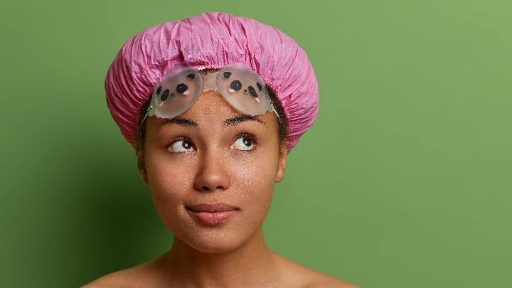 6 Ways to Make Use of Shower Caps from Hotels