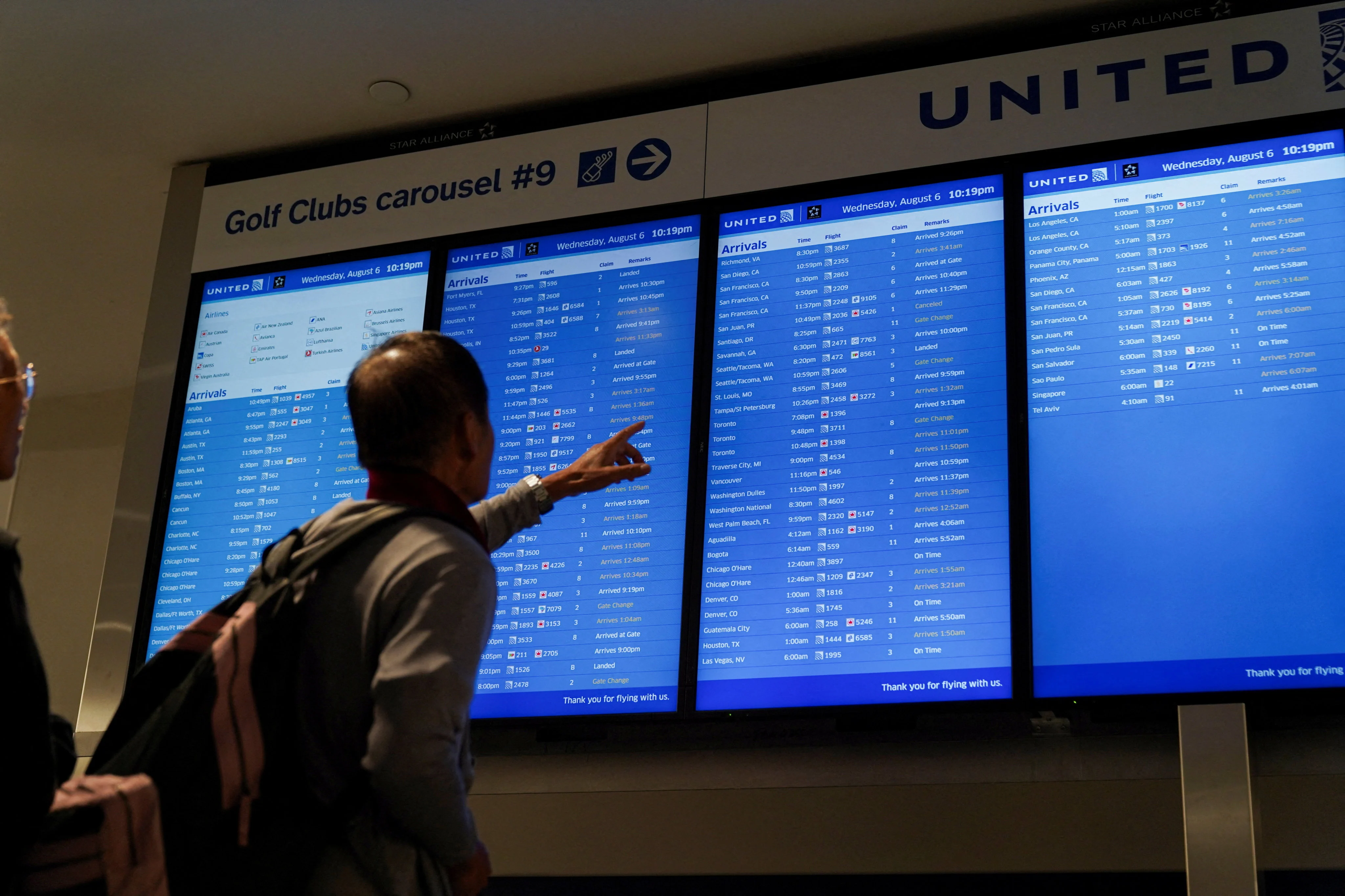 Flight delays soar past 4,300 as US government shutdown continues