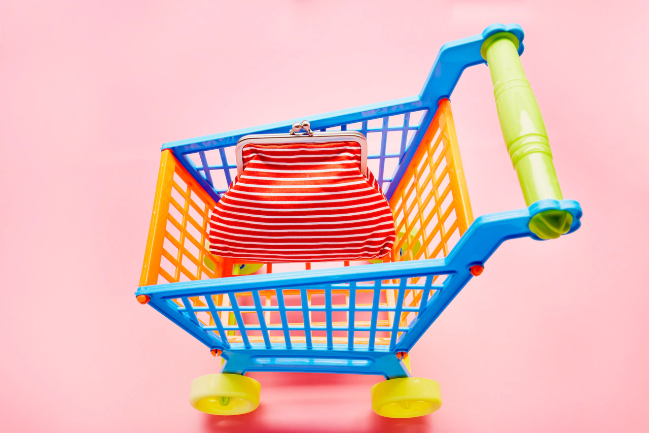 Miss Manners: A woman left her purse unattended. Should I have said something?