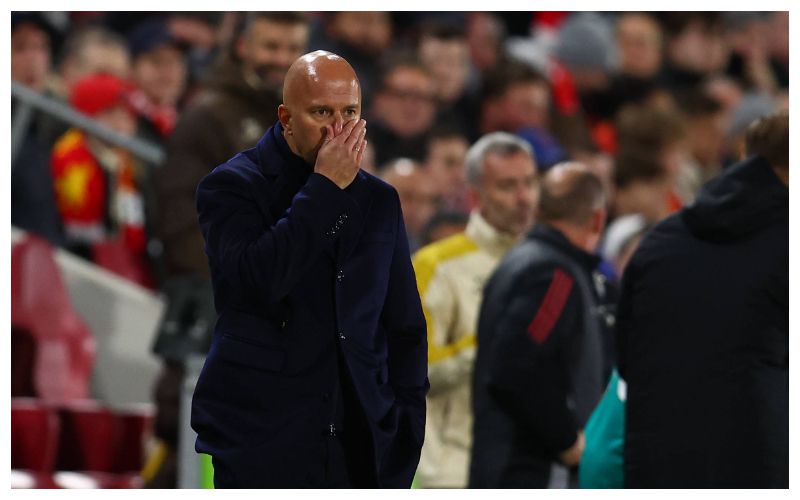 ‘The left-back is becoming a worry’ - Man United legend advises Slot to drop new signing