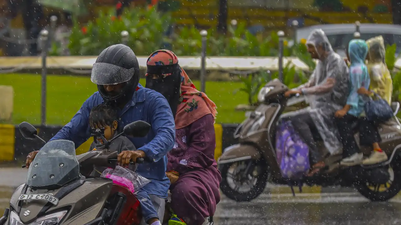 Hyderabad IMD Warns of Floods As City Braces for Heavy Rain Ahead of Cyclone Montha’s Landfall