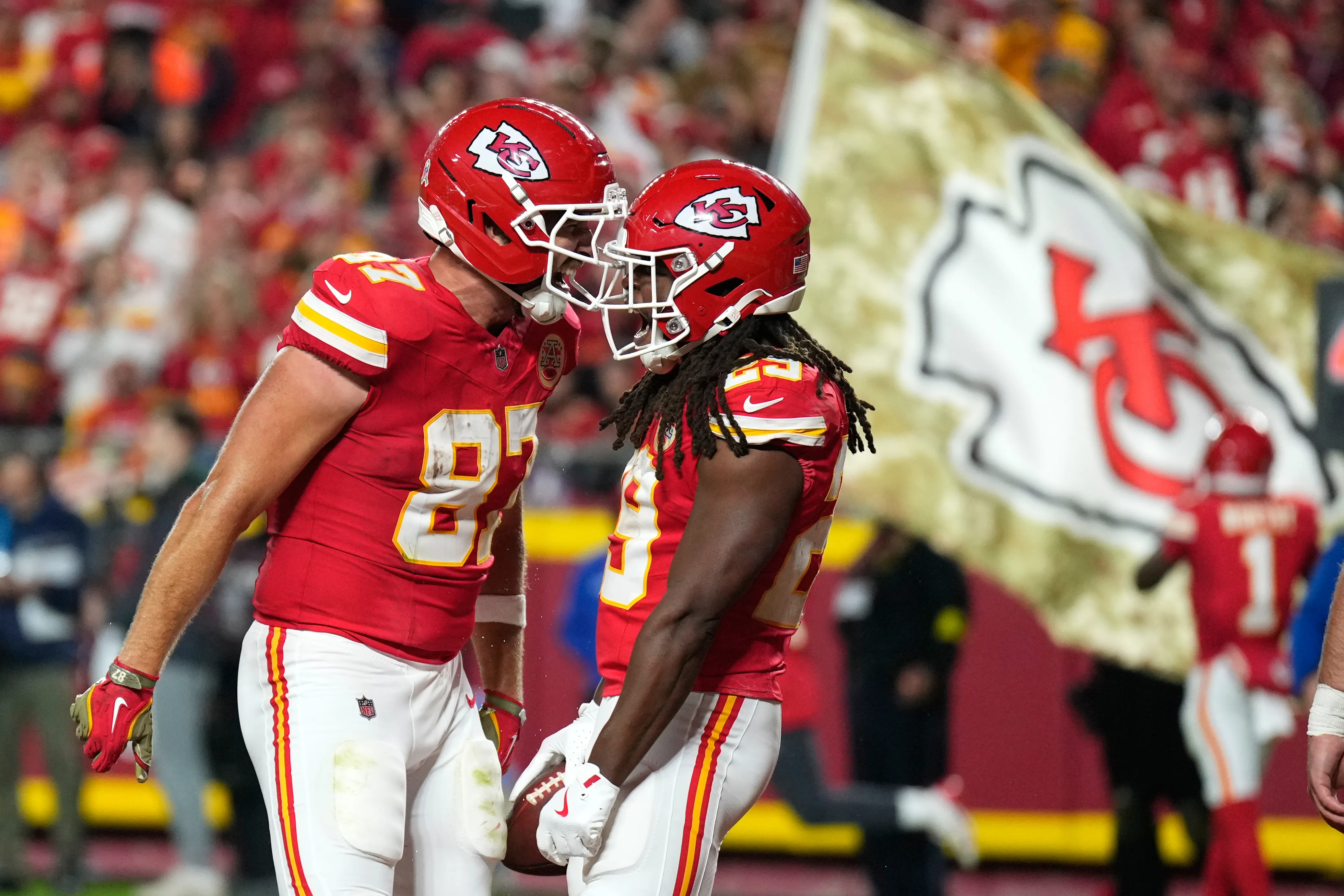 Mahomes, Hunt lead Chiefs to dominant 28-7 win over Commanders, their 9th straight in the series - PIX11