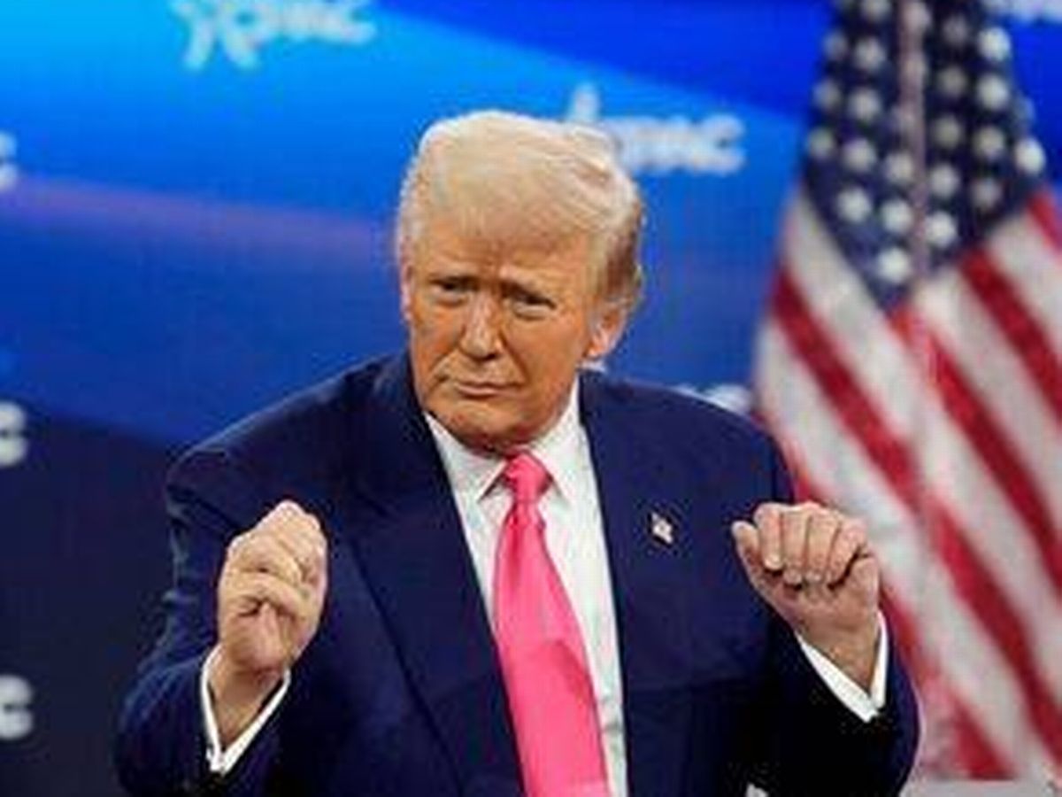 Donald Trump health fears as 'humiliating' moment makes sleuths ask 'what is he doing?'