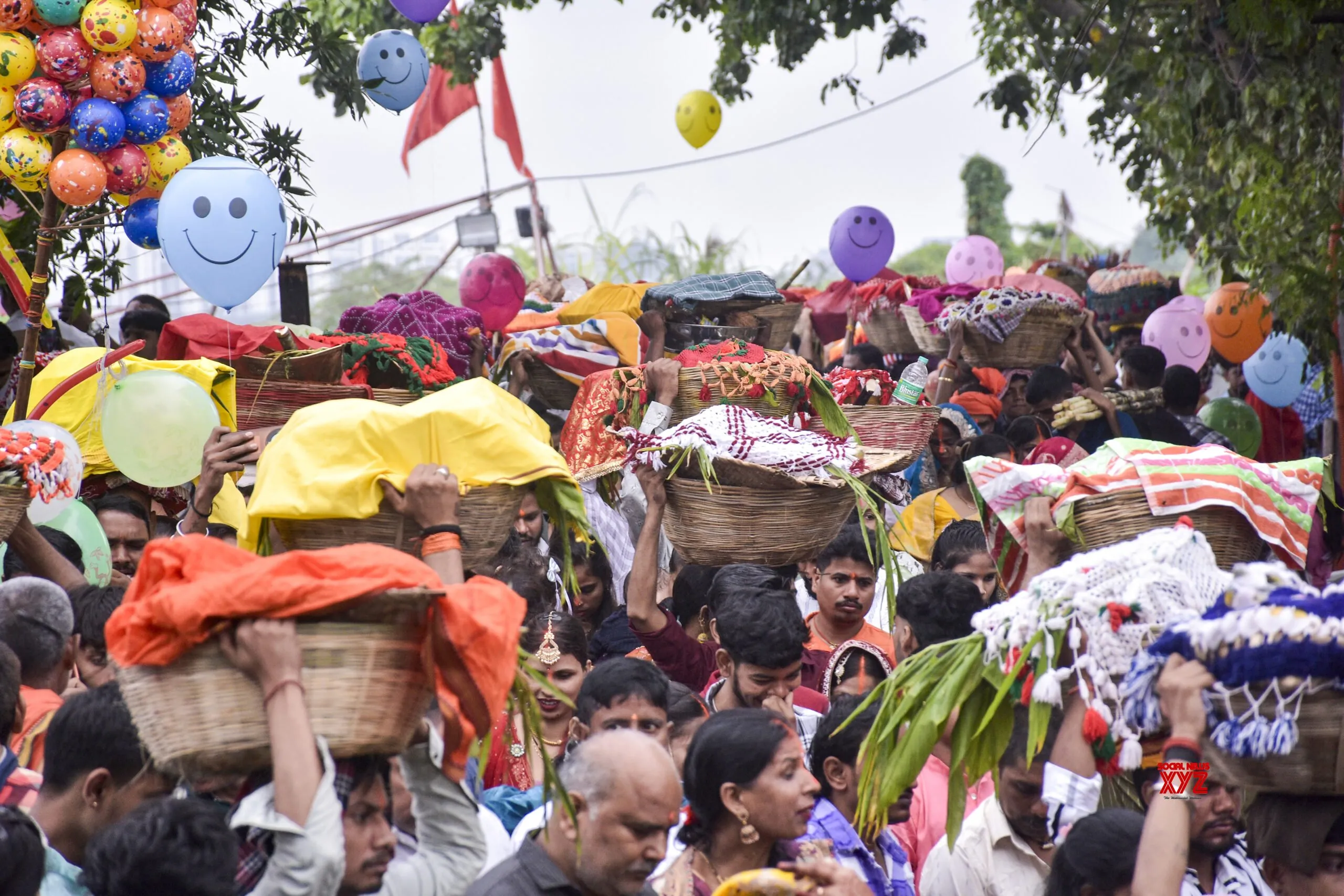 Surat: Devotees offer prayers during Chhath Puja #Gallery