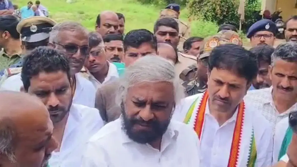 Karnataka Forest Minister Confronted By Angry Villagers In Mysuru After Farmer Mauled To Death In Tiger Attack