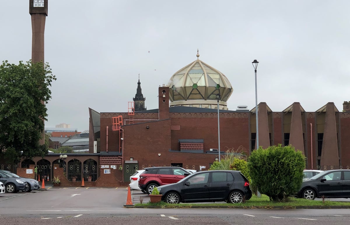 Glasgow Central Mosque: Scotland's largest mosque 'deeply upset' after 'Scots First' graffiti attack