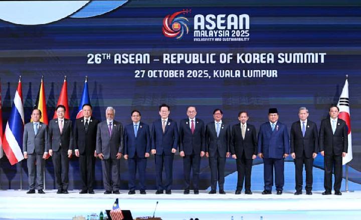 Foreign Minister Denies TV Error Prompted Prabowo's Early Exit from ASEAN Summit