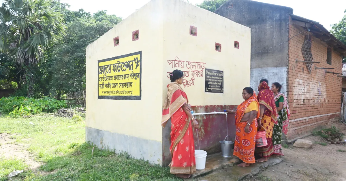 Once Drinking Toxic Water, 3000 Villagers in Bengal Now Fill Their Bottles From a Safe Community Tap
