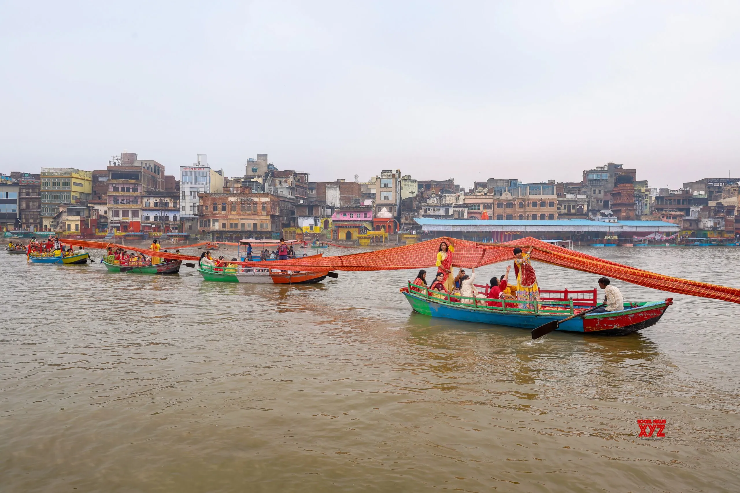Mathura: Devotees Celebrate Chunari Manorath #Gallery