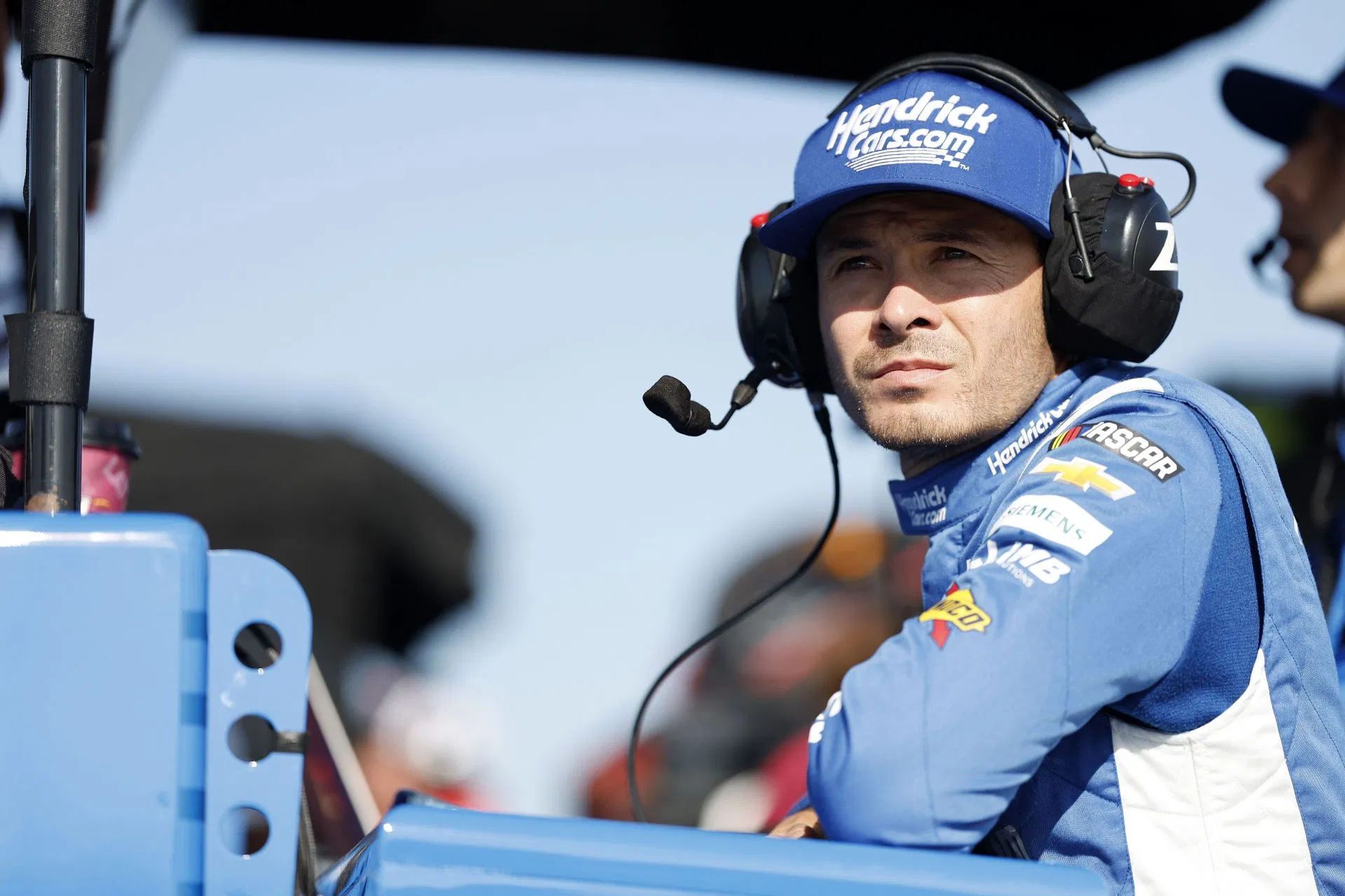 Kyle Larson downplays champion status with no ‘favorite’ Penske in the mix at Phoenix