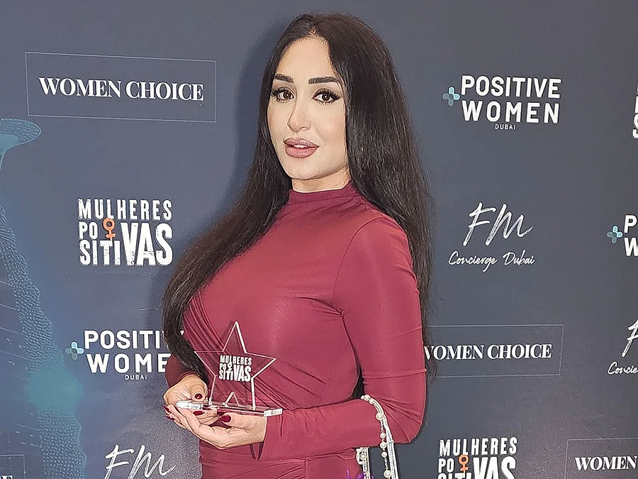 Reema Al Khatib bestowed with a coveted award at the Dubai Positive Women Award
