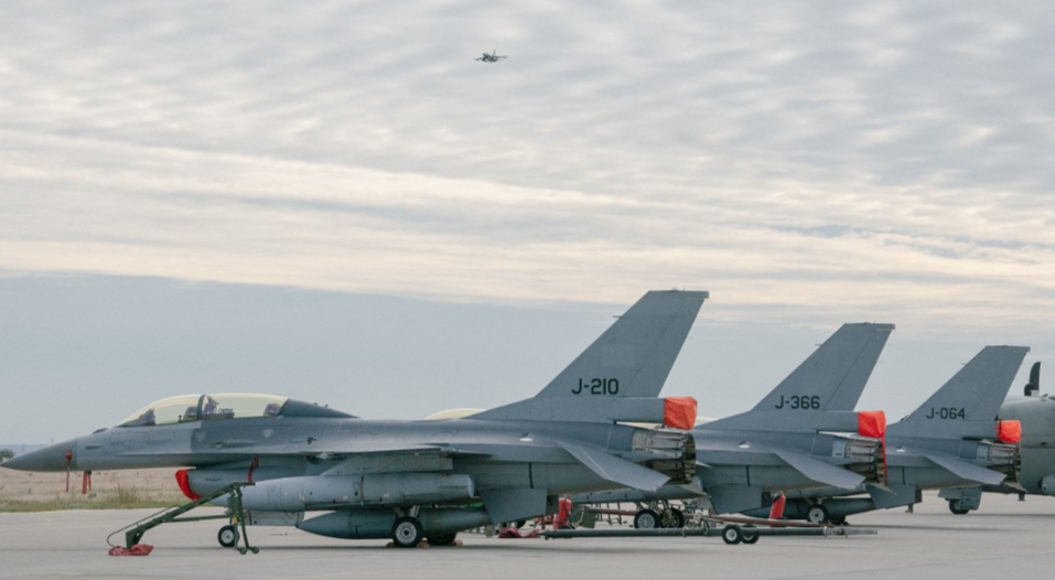 Ukraine Plans 250-Aircraft Fleet, Prioritizes Swedish Gripens – Zelensky