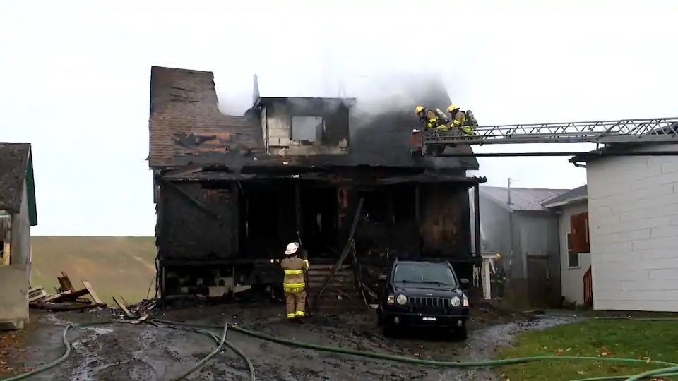 Incendie mortel à Mont-Joli: un corps retrouvé dans les décombres