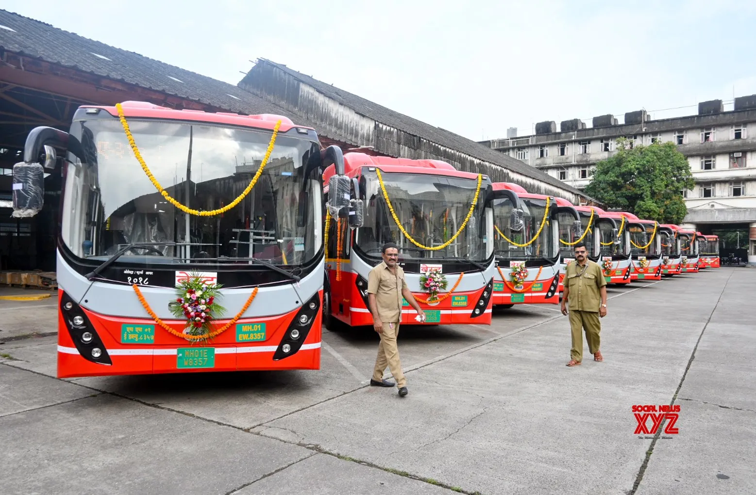 Mumbai: Launch of BEST Buses #Gallery