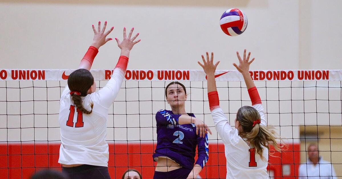 Marymount girls volleyball defeats Mira Costa to reach semifinals