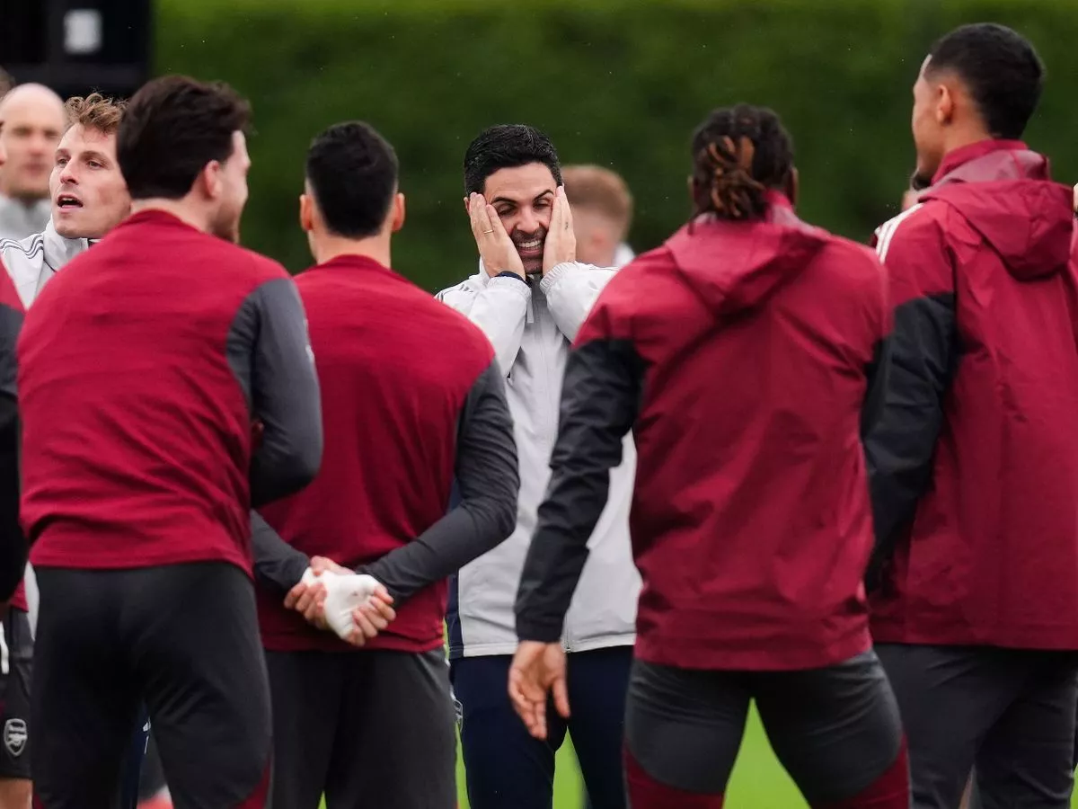 Who are the five players in Arsenal leadership group as squad votes on who should be captain