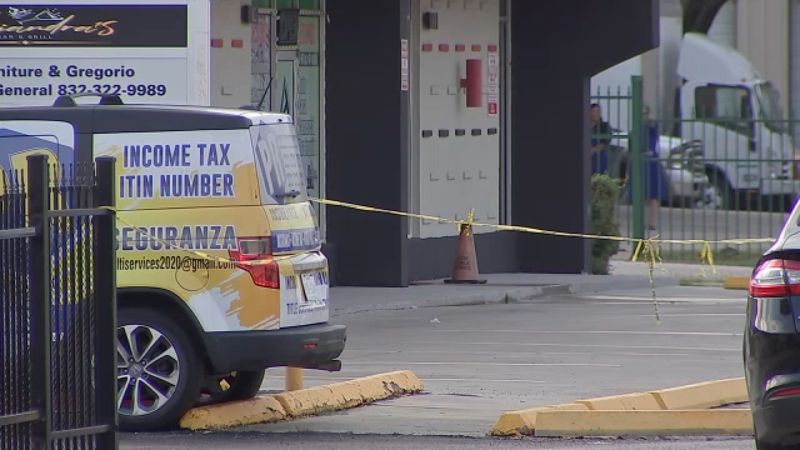 1 dead, 3 shot near Ashcroft Drive in Gulfton, HPD says