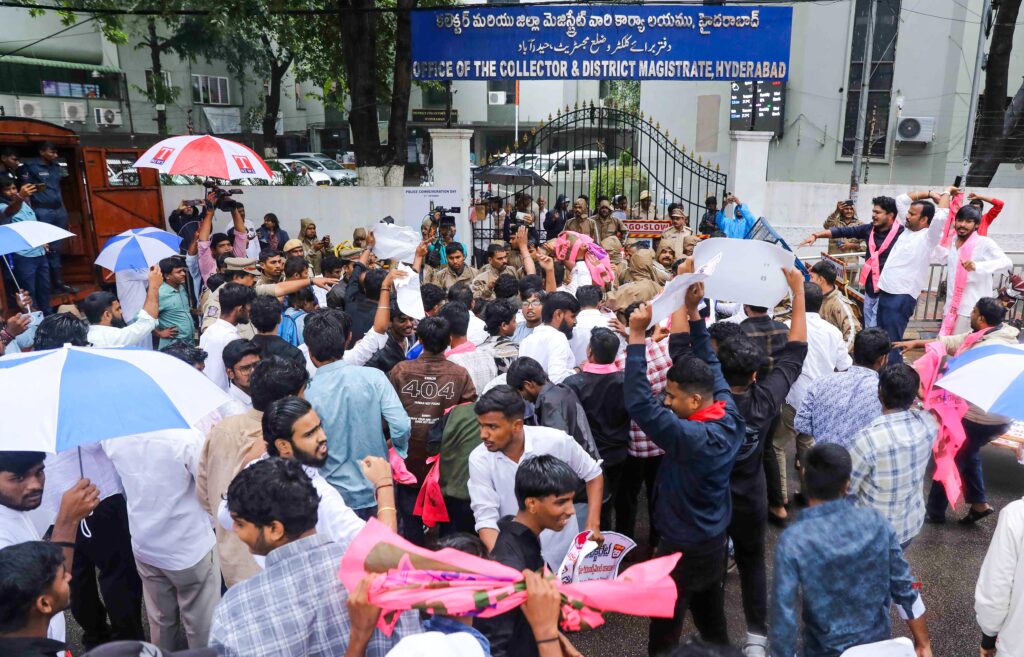 Hyderabad: BRSV Activists Protest Over Fee Reimbursement Delay #Gallery