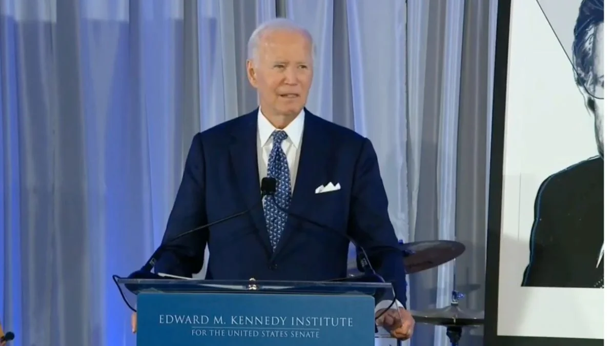 Biden Applauds Kimmel, Laments ‘Dark Days’ Under Trump in First Speech After Cancer Treatment | Video