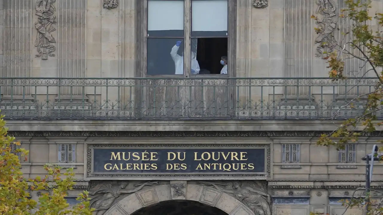 A German lift, Napolean's lost bling, and the fake 'detective': How Louvre heist became a quintessential French affair