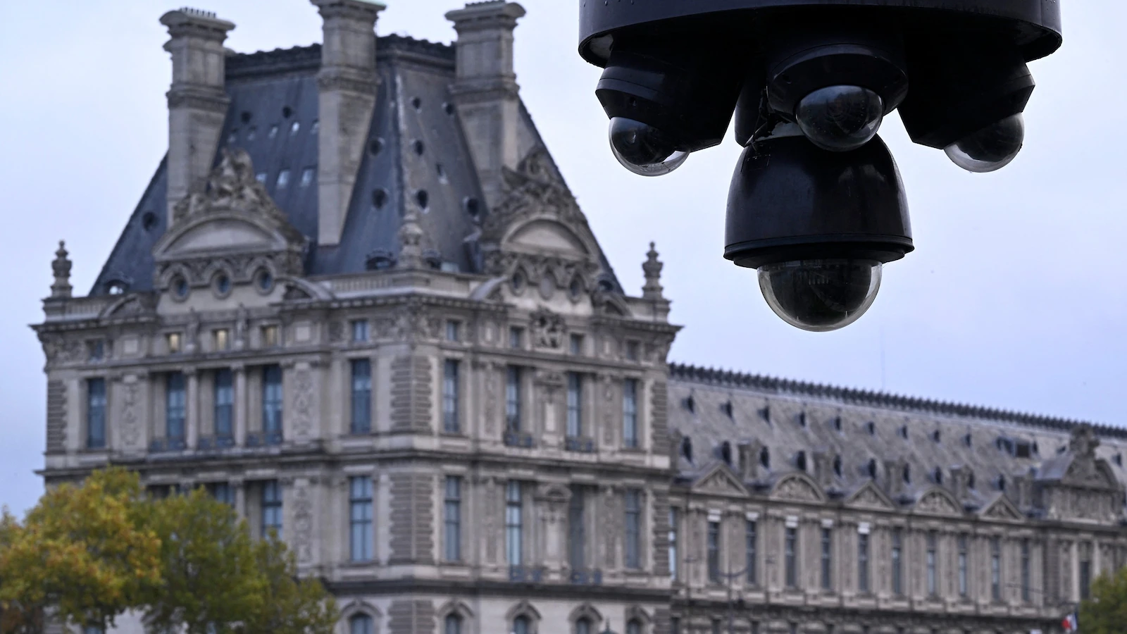 Deadline nears for charging 2 suspects as lawmaker rips Louvre security