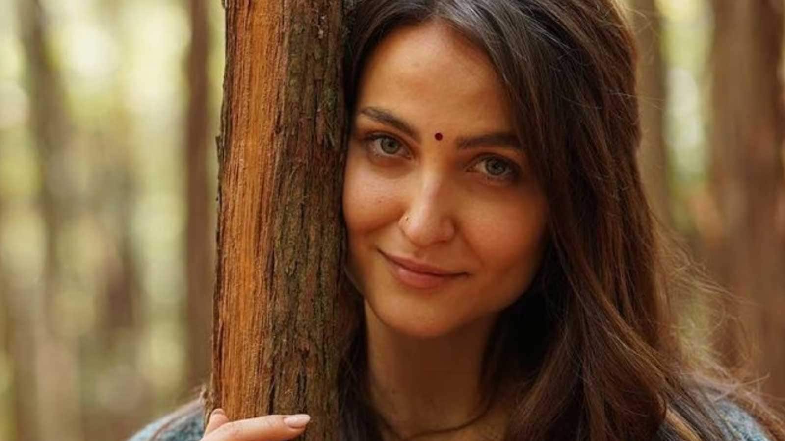 Elli AvrRam Reflects On Fame In Bollywood: ‘When Spotlight Fades, Ego Play Starts’