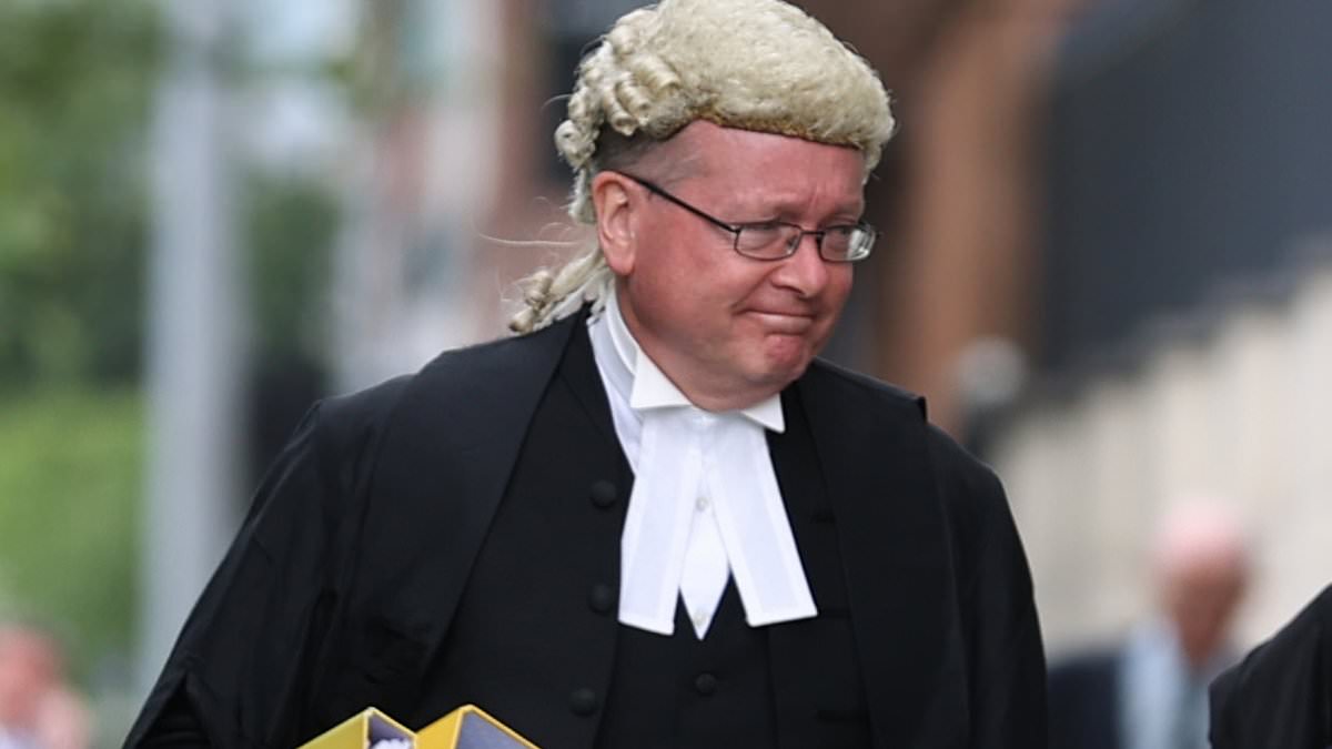 Labour cannot outlaw smoking and vaping in Northern Ireland because its tobacco ban breaches the EU Brexit deal, warns former law chief