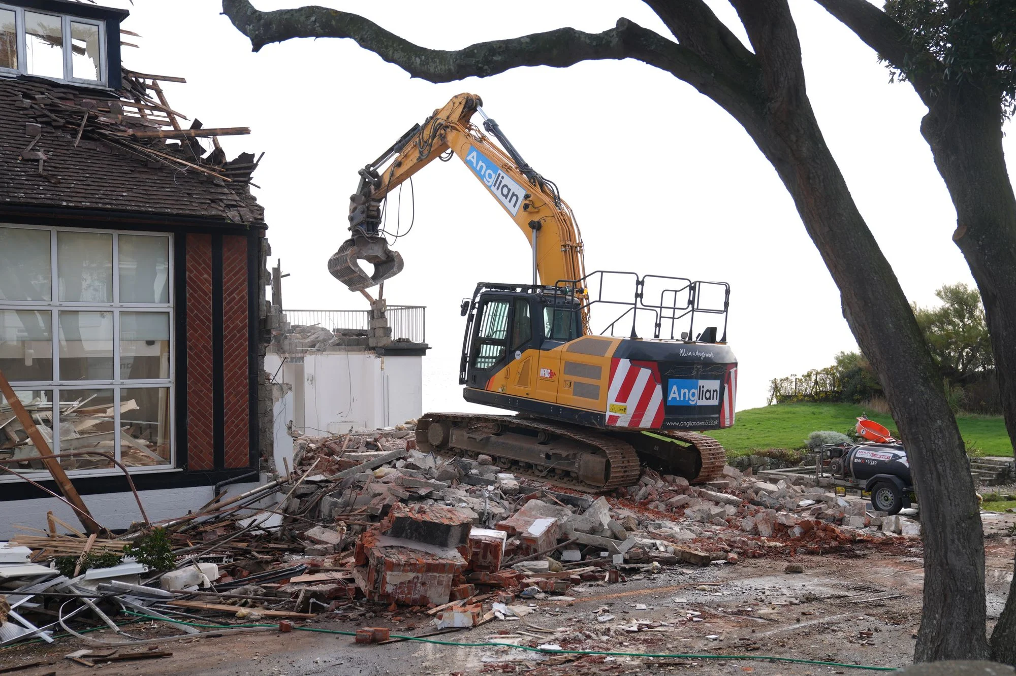 Heartbreak as 88-year-old’s home is demolished before it falls into the sea