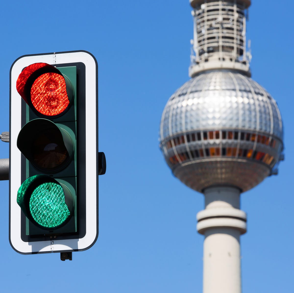 A Study Proves Stoplights Need a Fourth Color: White