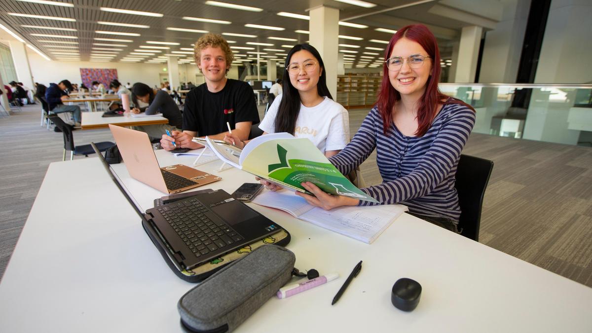 ATAR exams: Experts offer up advice as year 12 students pack out libraries for last-minute cramming