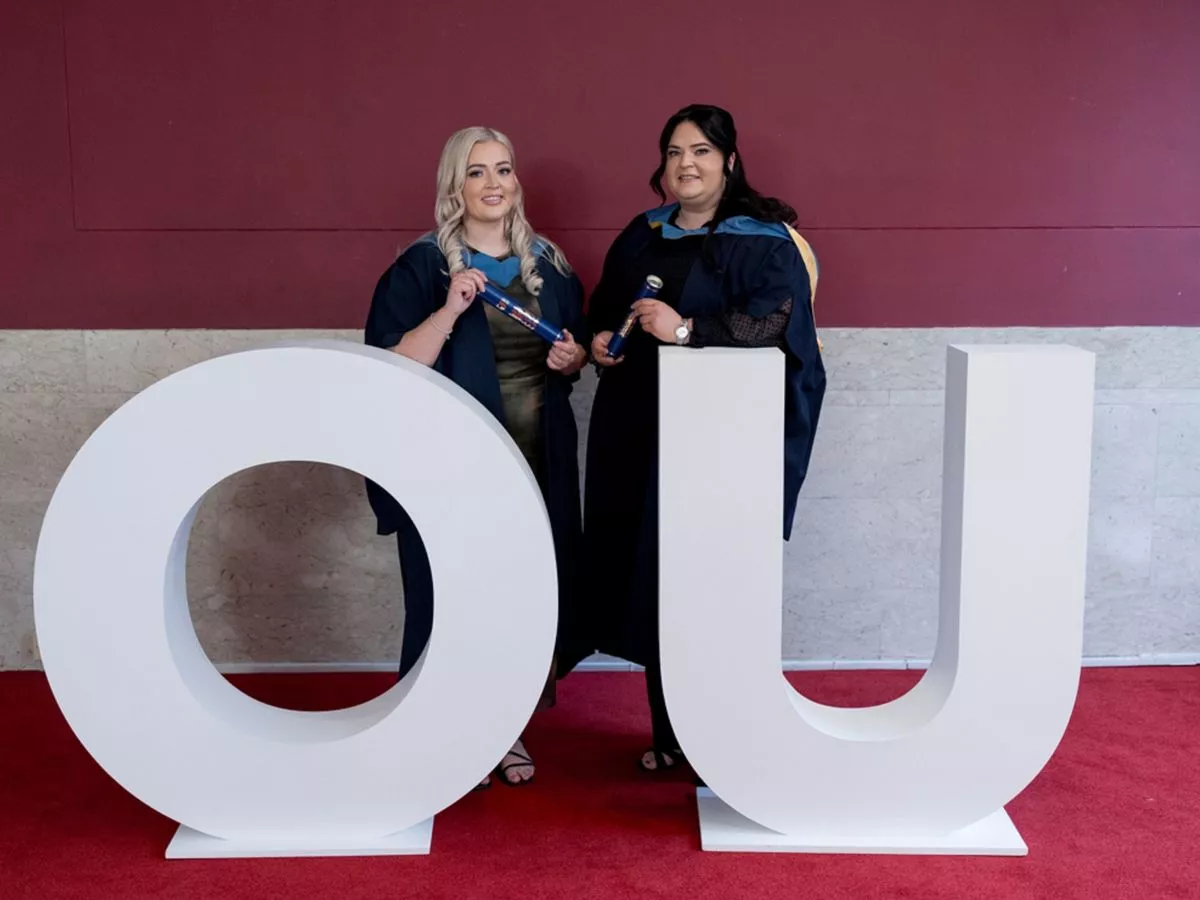 Wishaw sisters celebrate Open University degrees at same graduation ceremony