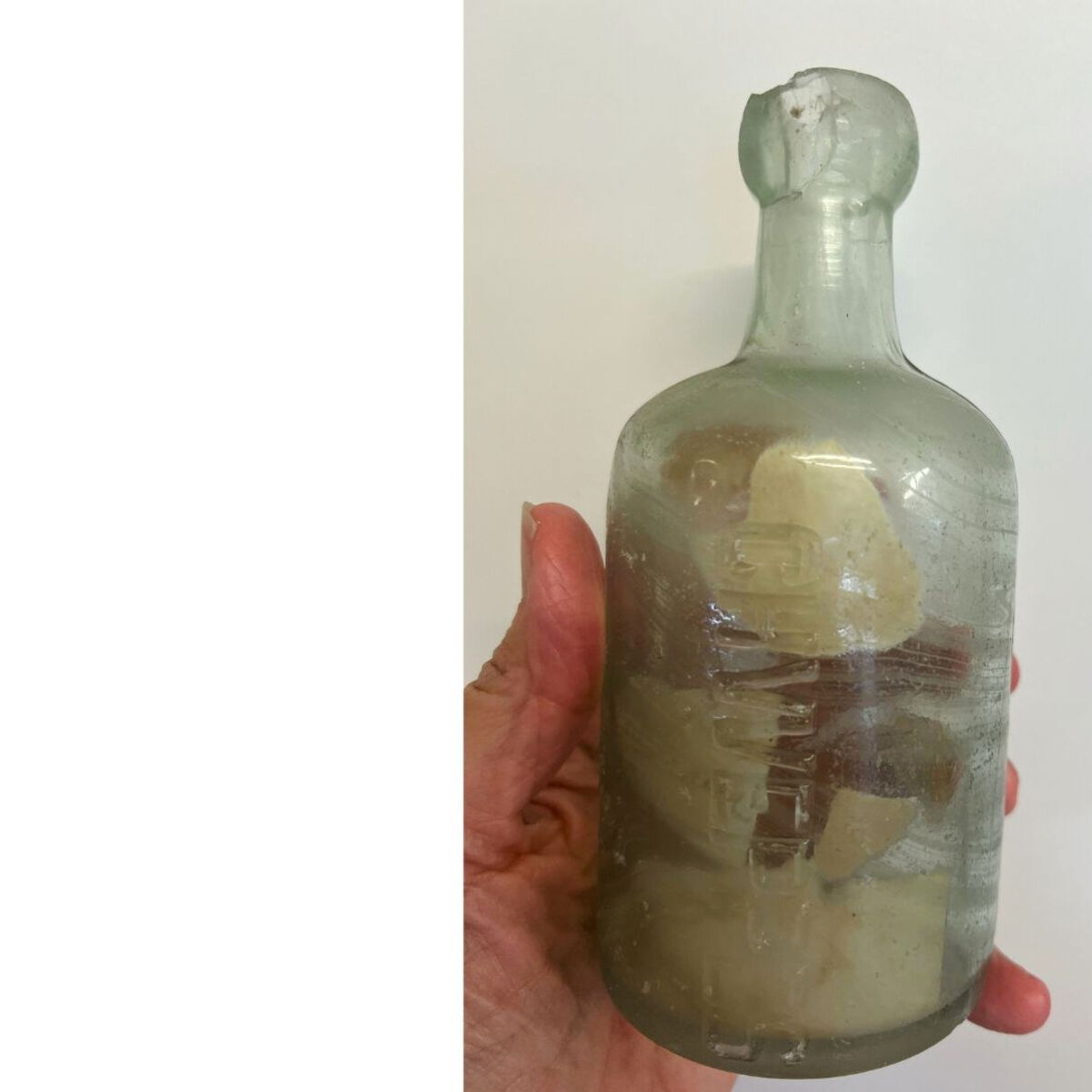 First World War soldiers’ messages in a bottle found on Australian beach