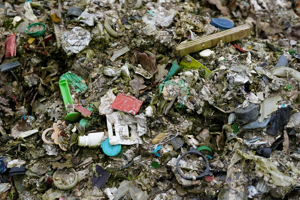 Regulators failing to tackle fly-tipping by organised crime groups, peers say