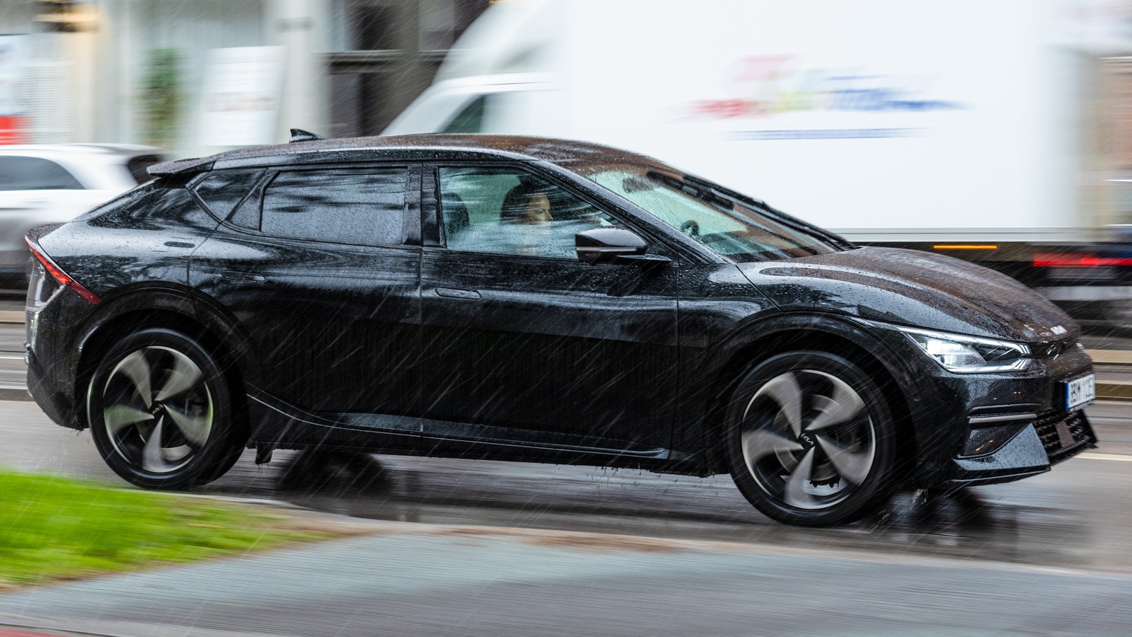Kia's Blind Spot Cameras Go Blind In The Rain – But There's An Easy Fix