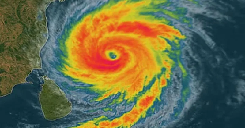 മന്ഥ ചുഴലിക്കാറ്റ് ചുഴലിക്കാറ്റ് : നൂറോളം ട്രെയിനുകൾ റദ്ദാക്കി റെയിൽവേ, ഇൻഡിഗോയുടെയും എയർ ഇന്ത്യ എക്സ്പ്രസിന്റെയും എല്ലാ സർവീസുകളും റദ്ദാക്കി