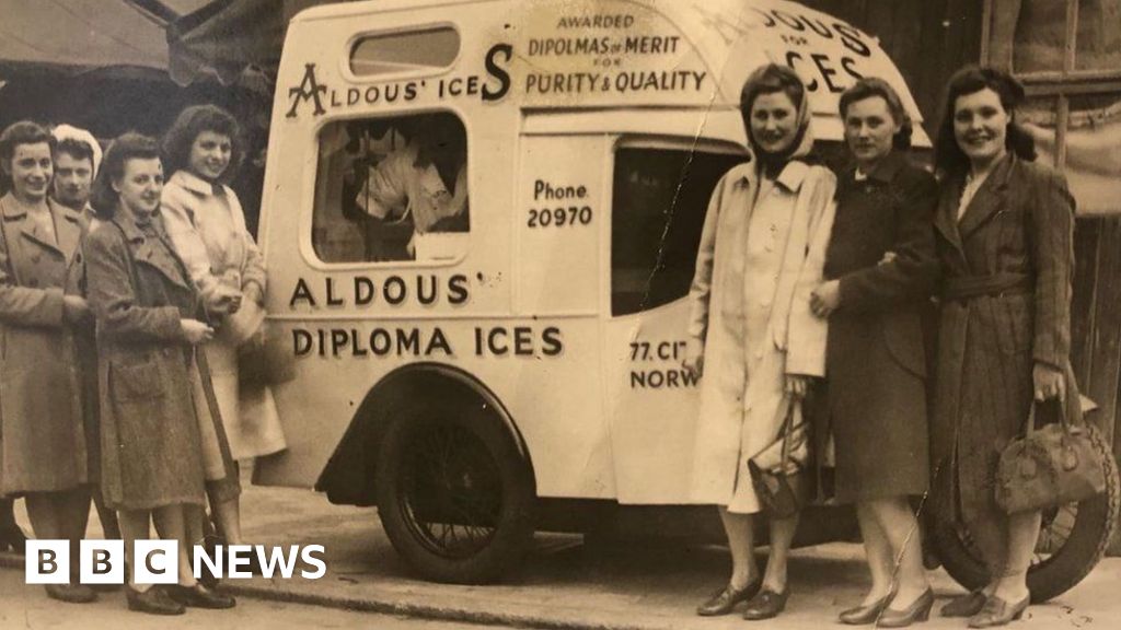 Ice cream stall quits market in row over lease