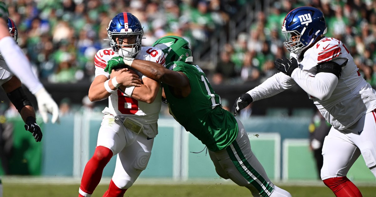 Game ball, three stars, and snap count analysis: Week 8, Eagles vs. Giants