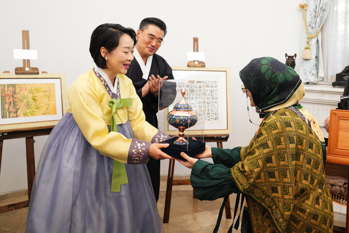 Ambassador calls for presence of Iranian artists in S. Korea