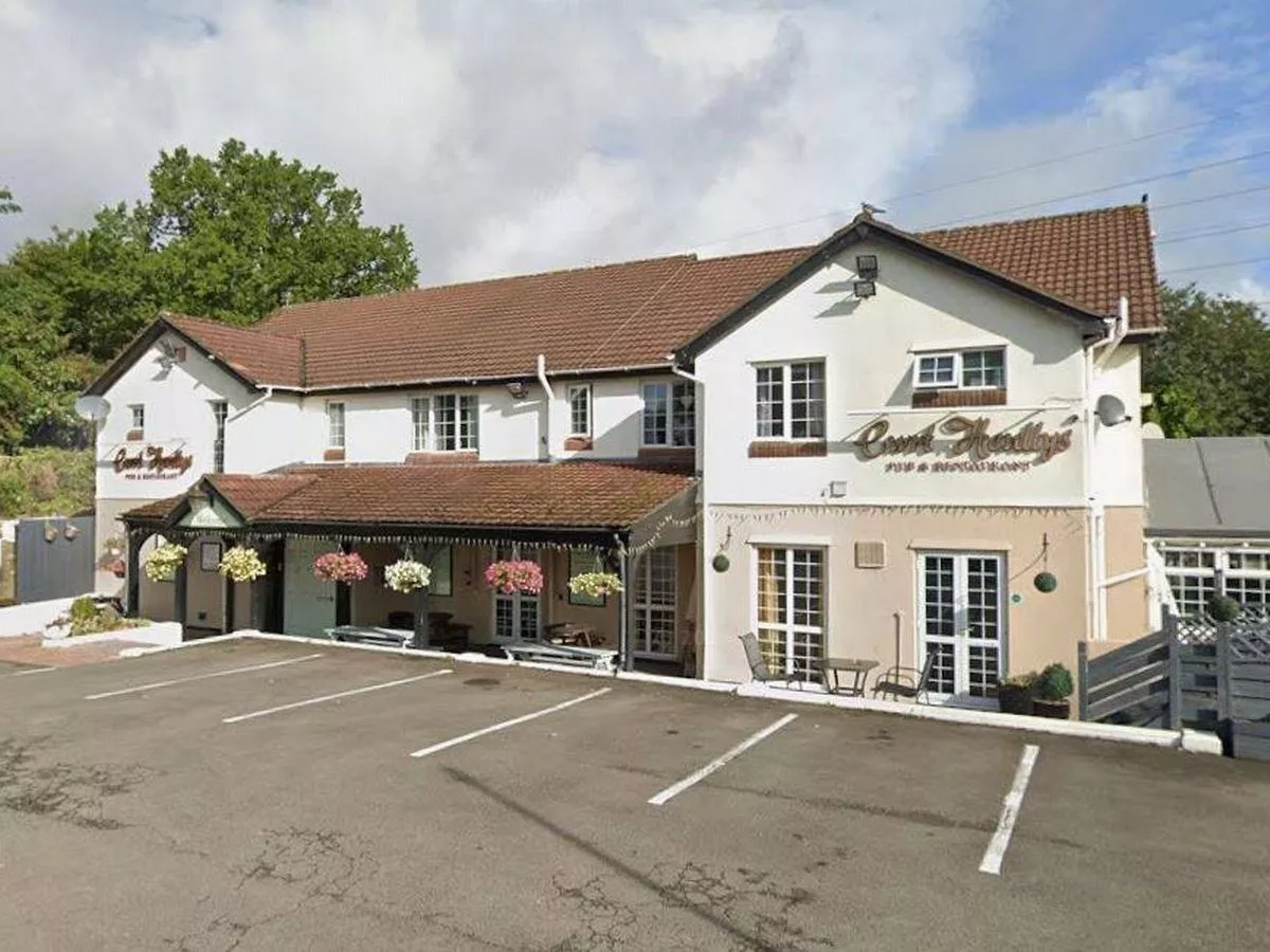 Food poisoning horror as families fall 'violently ill' after pub lunch