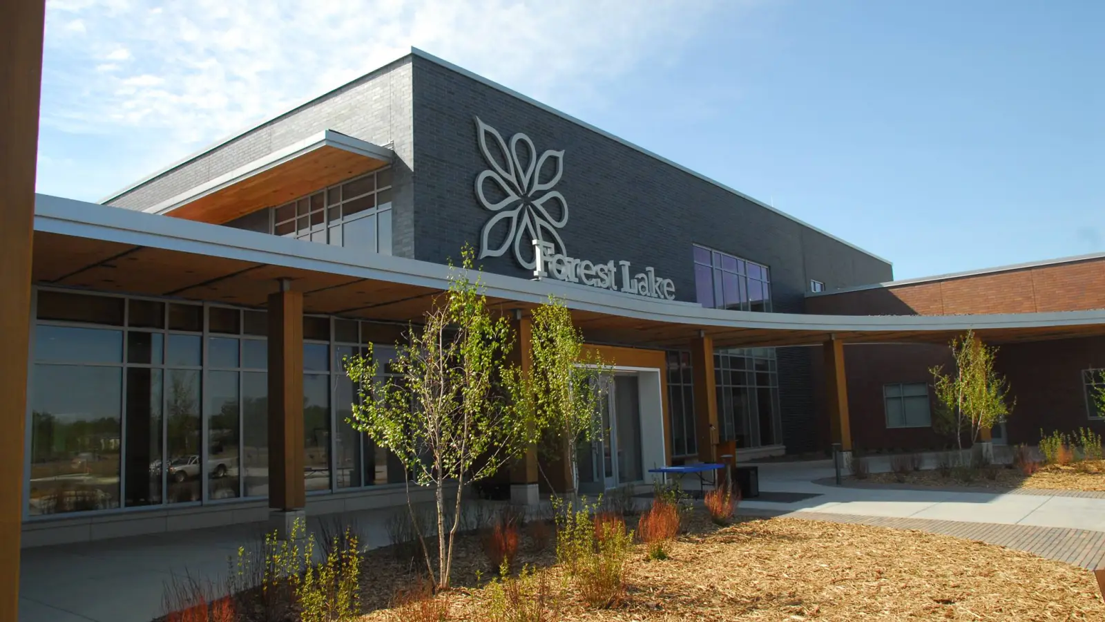 Forest Lake: A suicidal man’s threats closed down Highway 61 late Sunday. Here’s how police handled the situation.