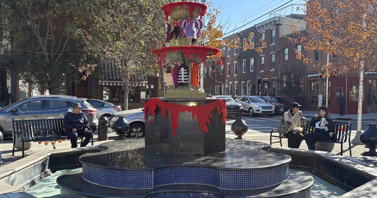 There's another 'yarn bombing' at the Singing Fountain, just in time for Halloween