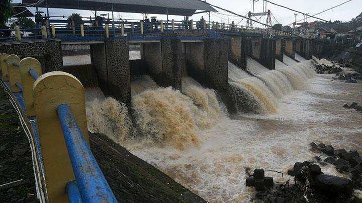 Bogor's Katulampa Dam Sends Flood Warning to Jakarta Tonight