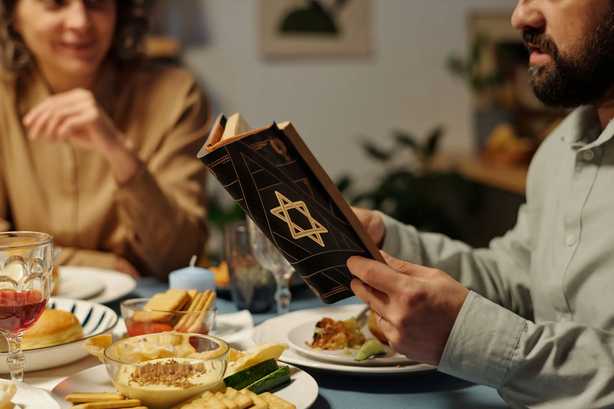 Love of Judaism starts round the family Shabbat table