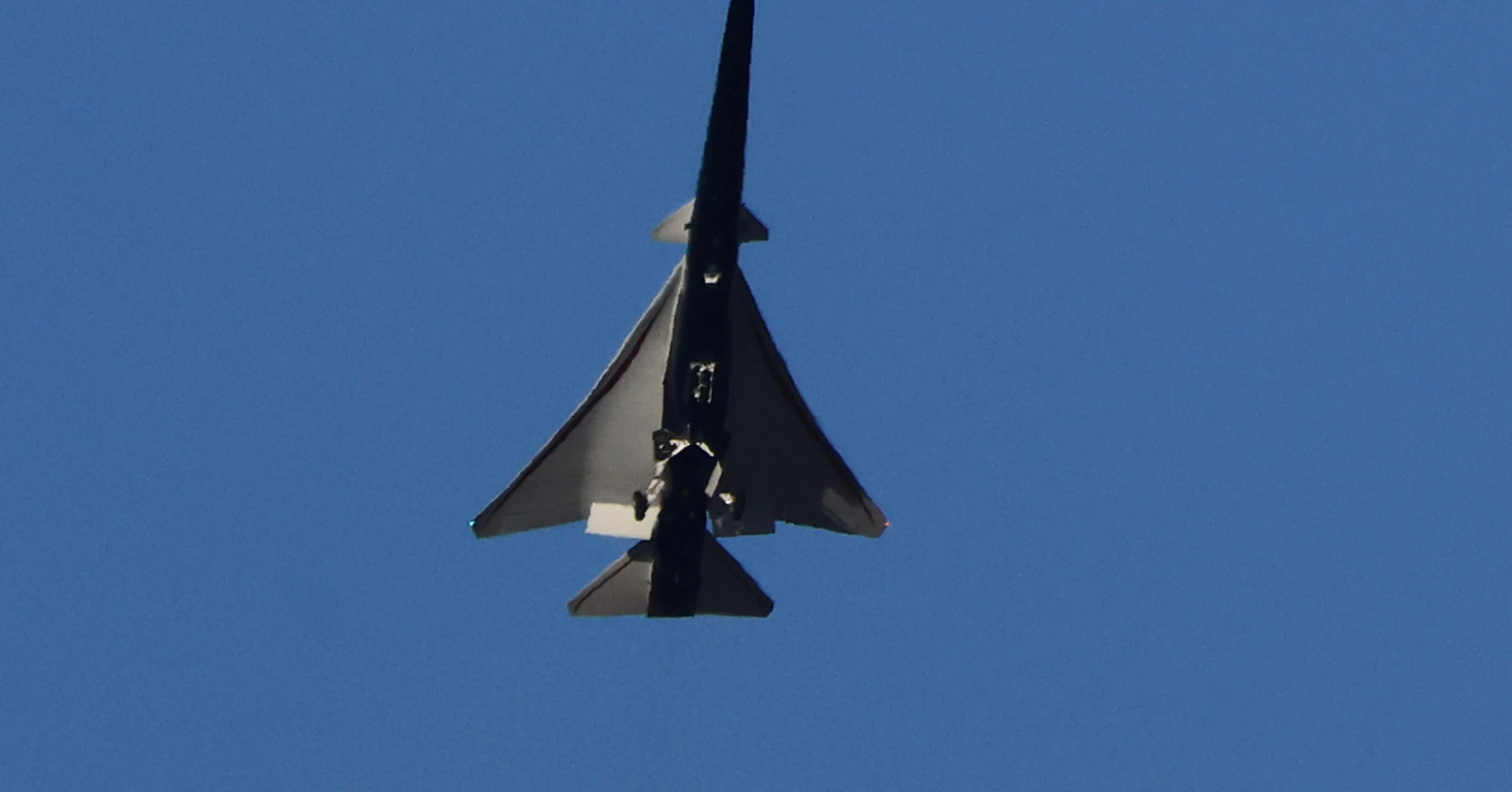 Quiet supersonic X-59 jet soars over California desert in first test flight