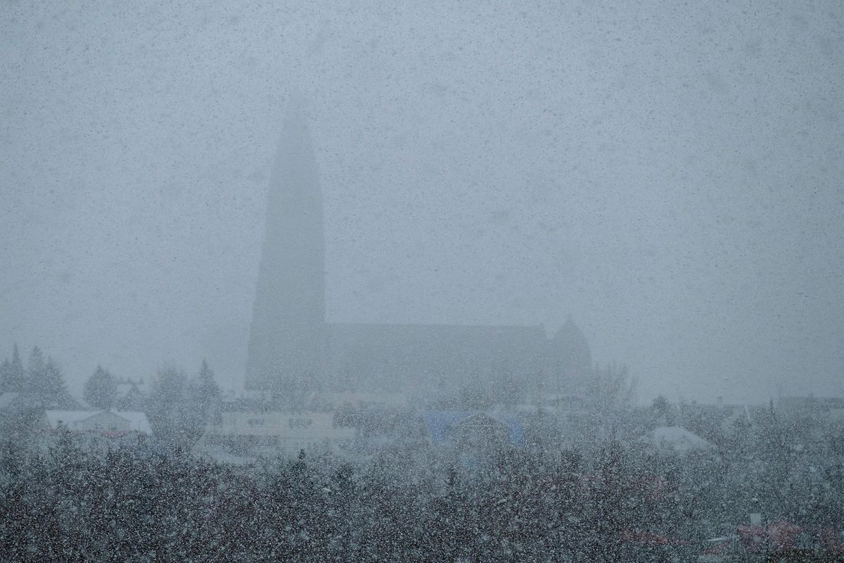 Blizzard rapidly approaching Iceland